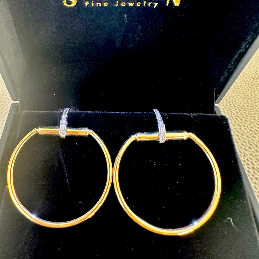 18k Roberto Coin Classica Parisienne Diamond Earrings; Yellow Gold.